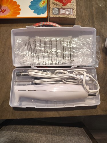 Electric carving knife opened - electric,